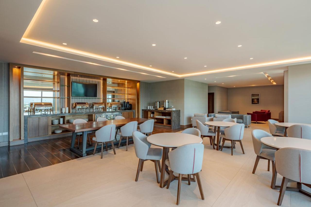 Holiday Inn - Quito Airport By Ihg Tababela Exterior foto The lounge at the airport