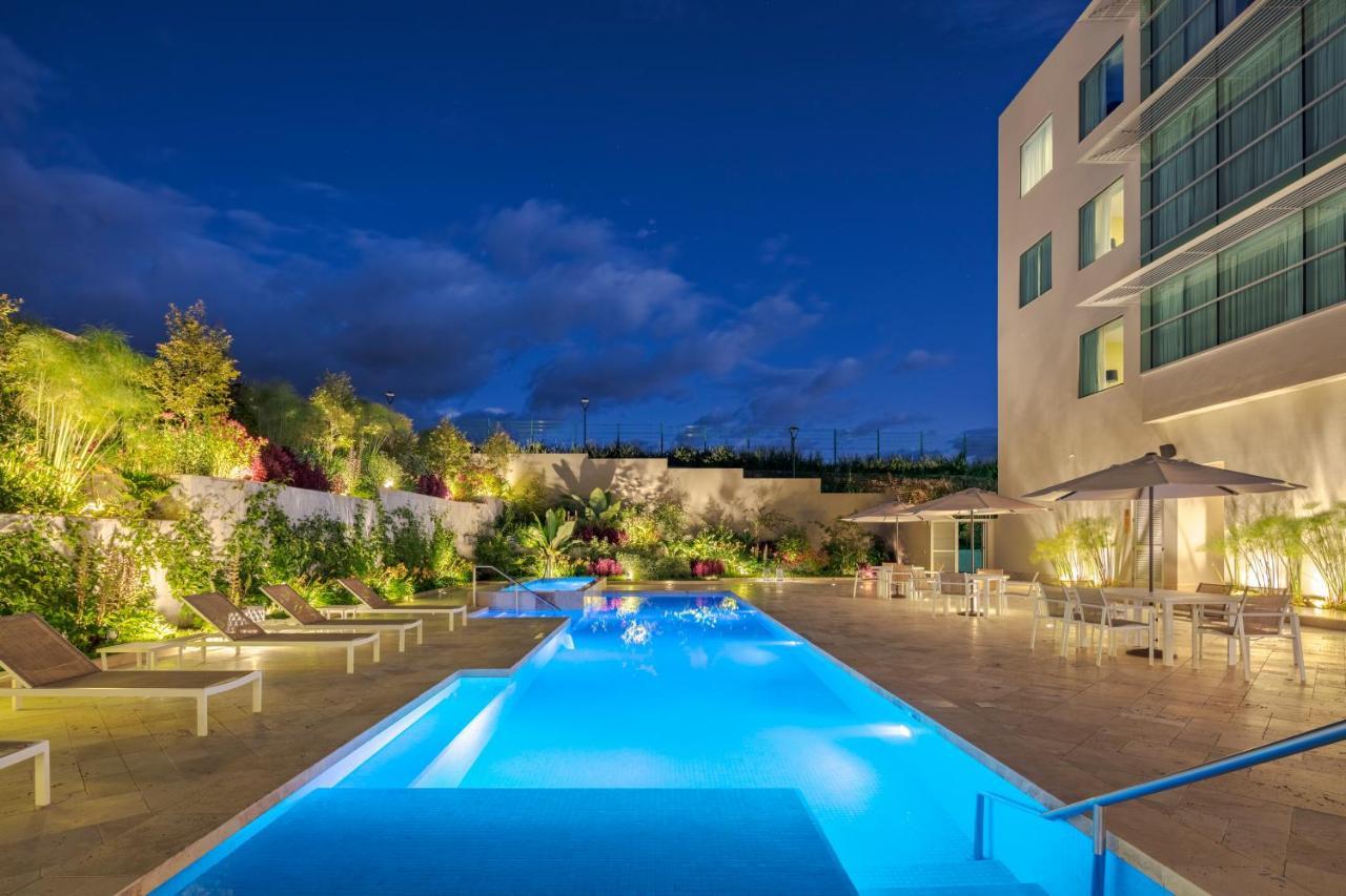 Holiday Inn - Quito Airport By Ihg Tababela Exterior foto The swimming pool at the hotel